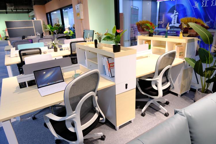 简约办公桌特点介绍 简约办公桌特点介绍