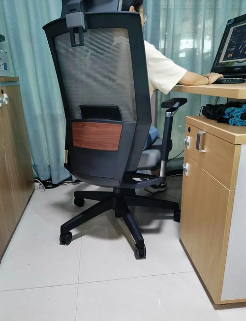 办公椅调节靠背方法图解 办公椅调节靠背方法图解